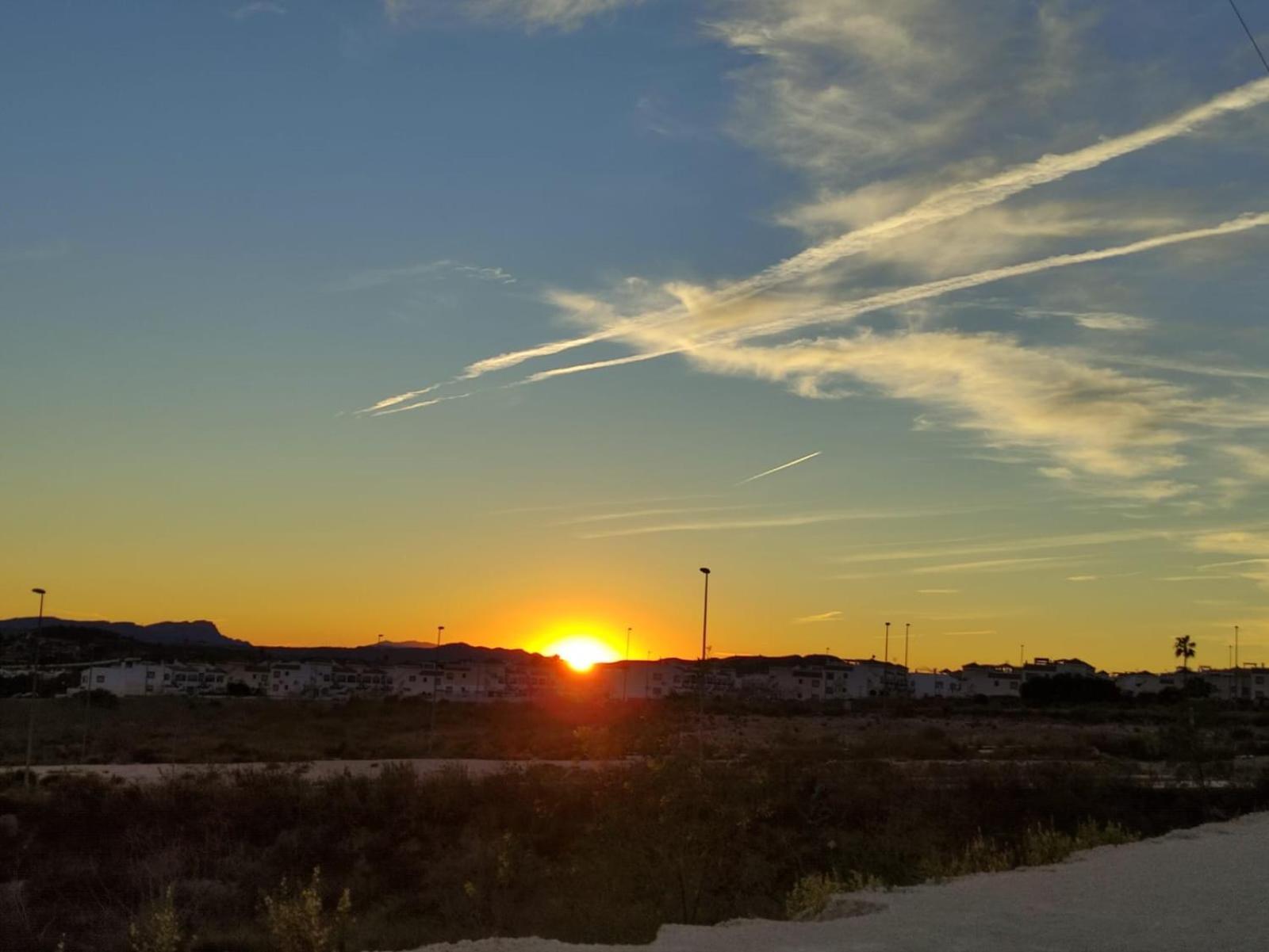 A Room With A Sun View Οριουέλα Εξωτερικό φωτογραφία